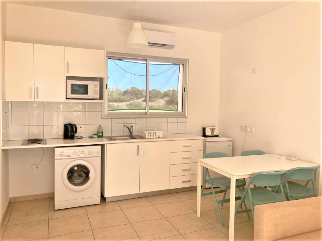 Ariadne Apartments Paphos Exterior photo