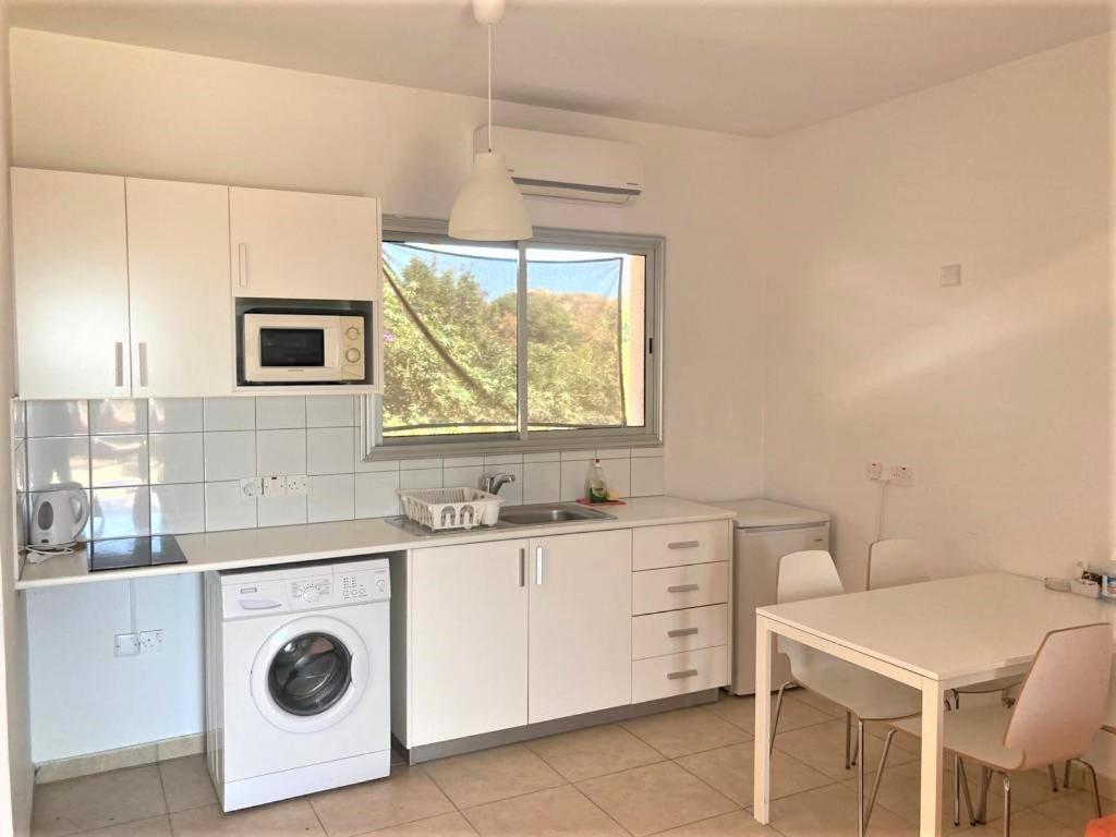Ariadne Apartments Paphos Exterior photo