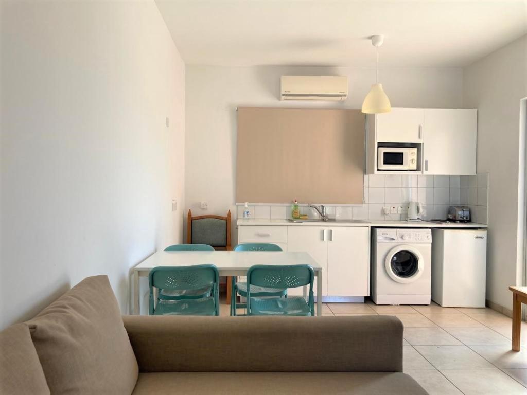Ariadne Apartments Paphos Exterior photo