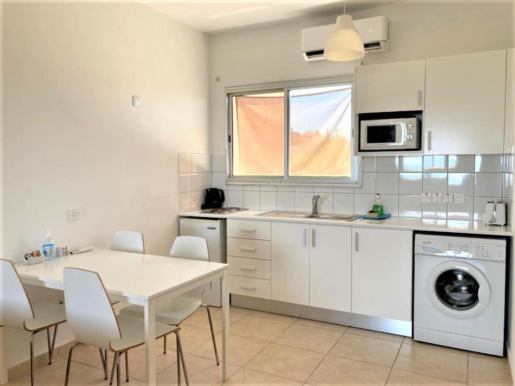 Ariadne Apartments Paphos Exterior photo